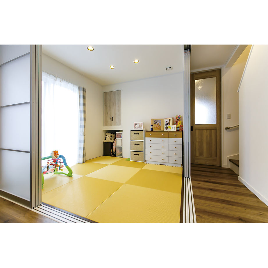 子どものお昼寝に使える4.5畳のタタミコーナー。キッチンからも見えるので安心