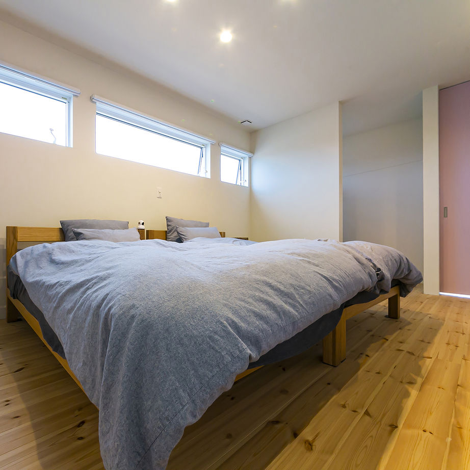 10.5畳の広い寝室。2.62畳のウォークインクロゼットが設けられているので室内を有効に使える